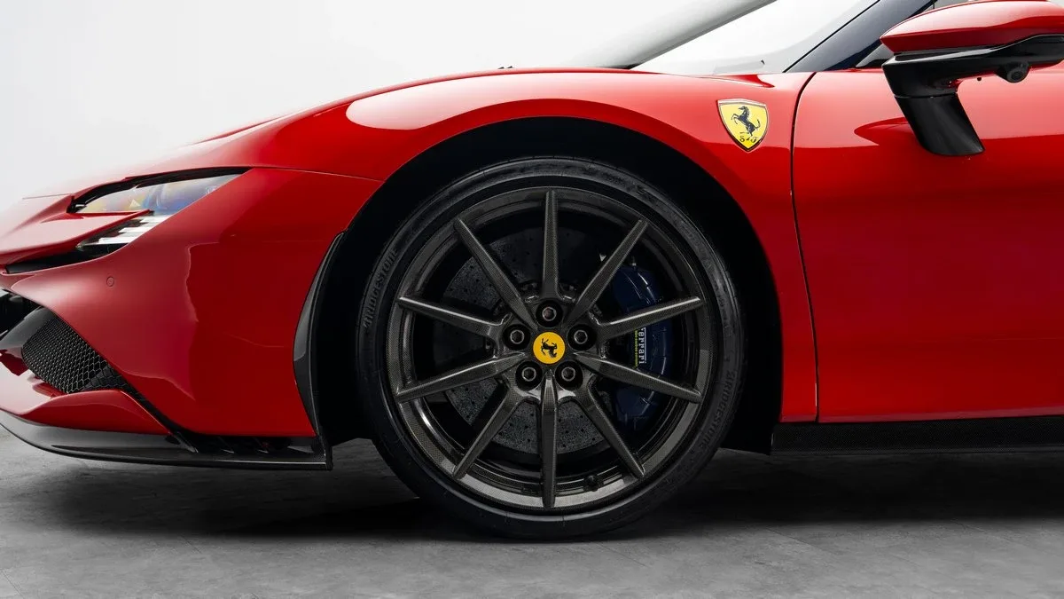 2022 Ferrari SF90 Stradale Tailor Made Ispirazioni proposée par un concessionnaire spécialisé à Dubai, Émirats arabes unis, photo 6 sur 25
