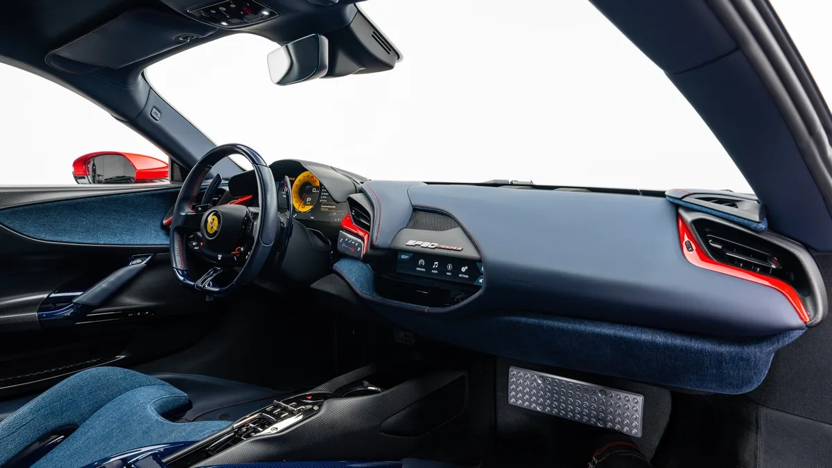 2022 Ferrari SF90 Stradale Tailor Made Ispirazioni proposée par un concessionnaire spécialisé à Dubai, Émirats arabes unis, photo 20 sur 25