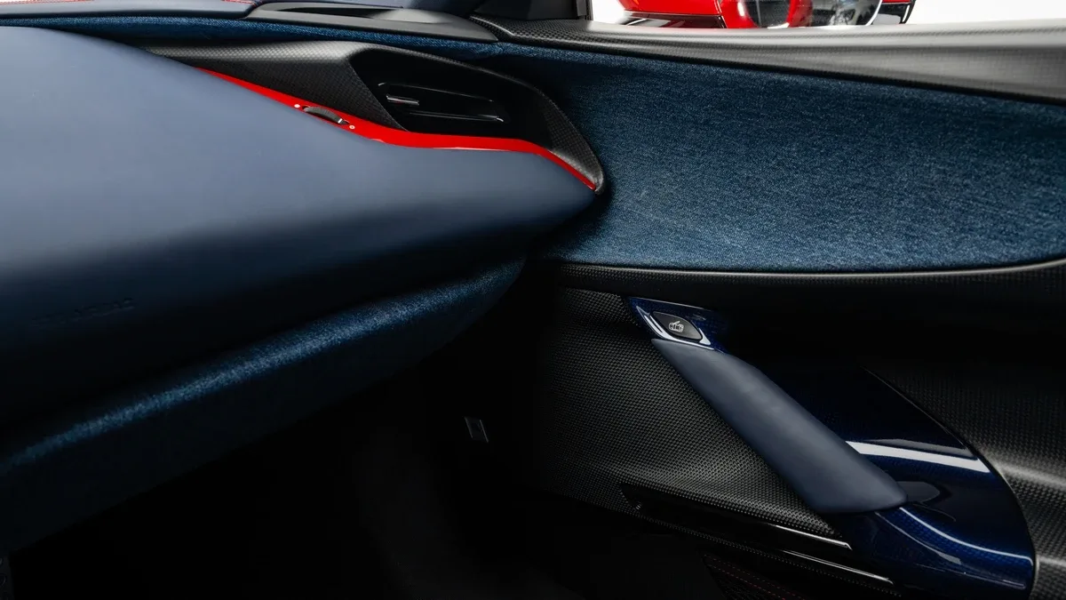 2022 Ferrari SF90 Stradale Tailor Made Ispirazioni proposée par un concessionnaire spécialisé à Dubai, Émirats arabes unis, photo 21 sur 25