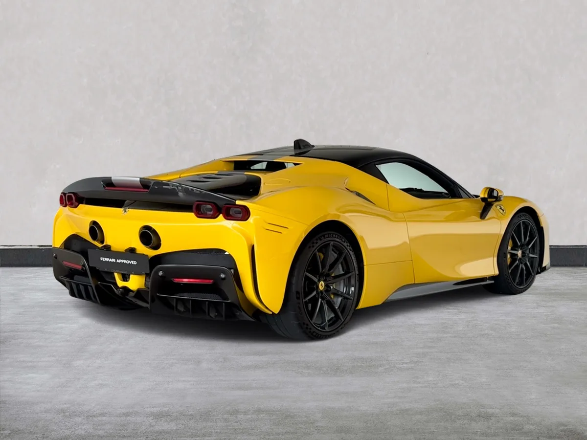 2022 Ferrari SF90 Stradale angeboten von einem Fachhändler in Frankfurt am Main, Deutschland, Foto 3 von 15