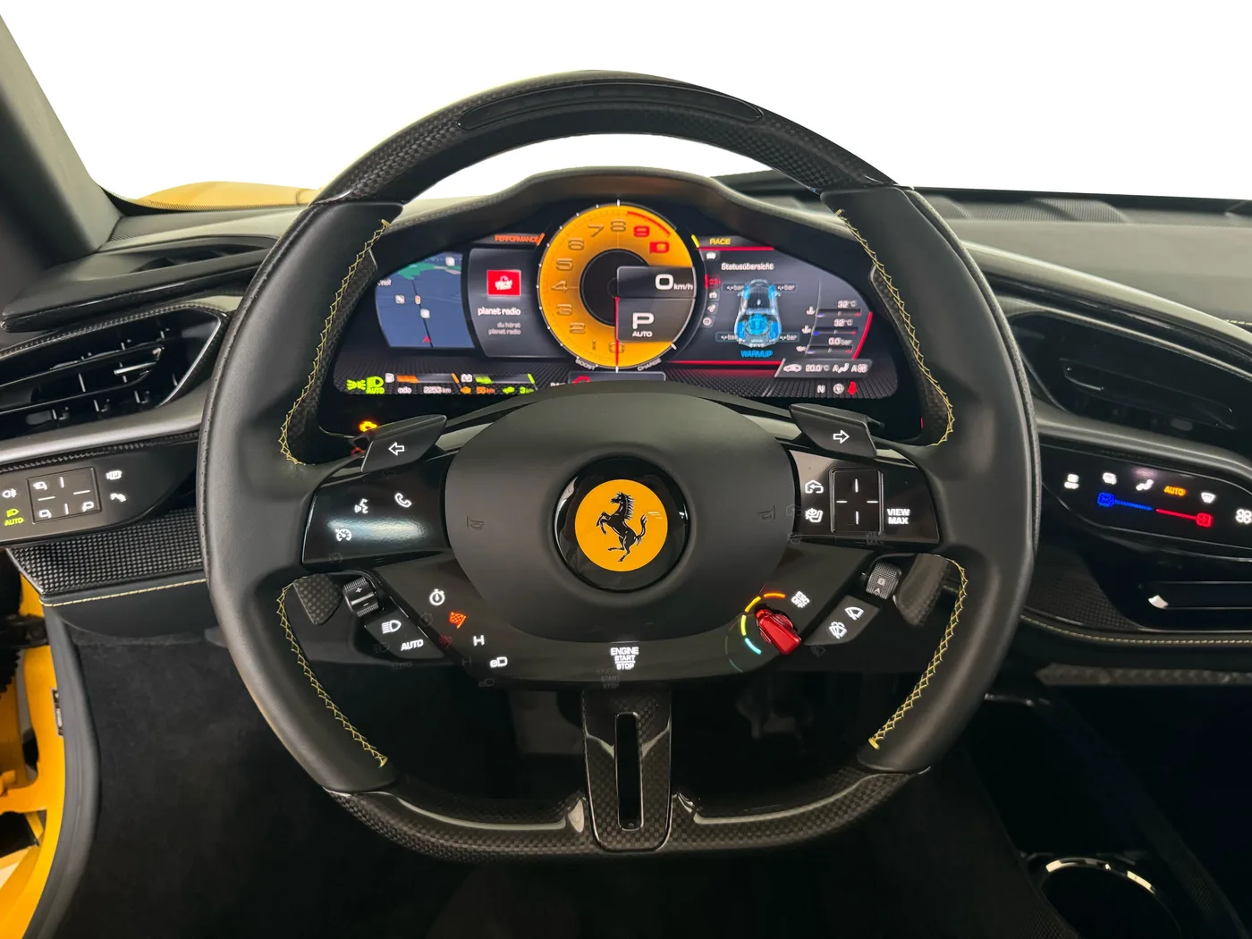 2022 Ferrari SF90 Stradale angeboten von einem Fachhändler in Frankfurt am Main, Deutschland, Foto 8 von 15