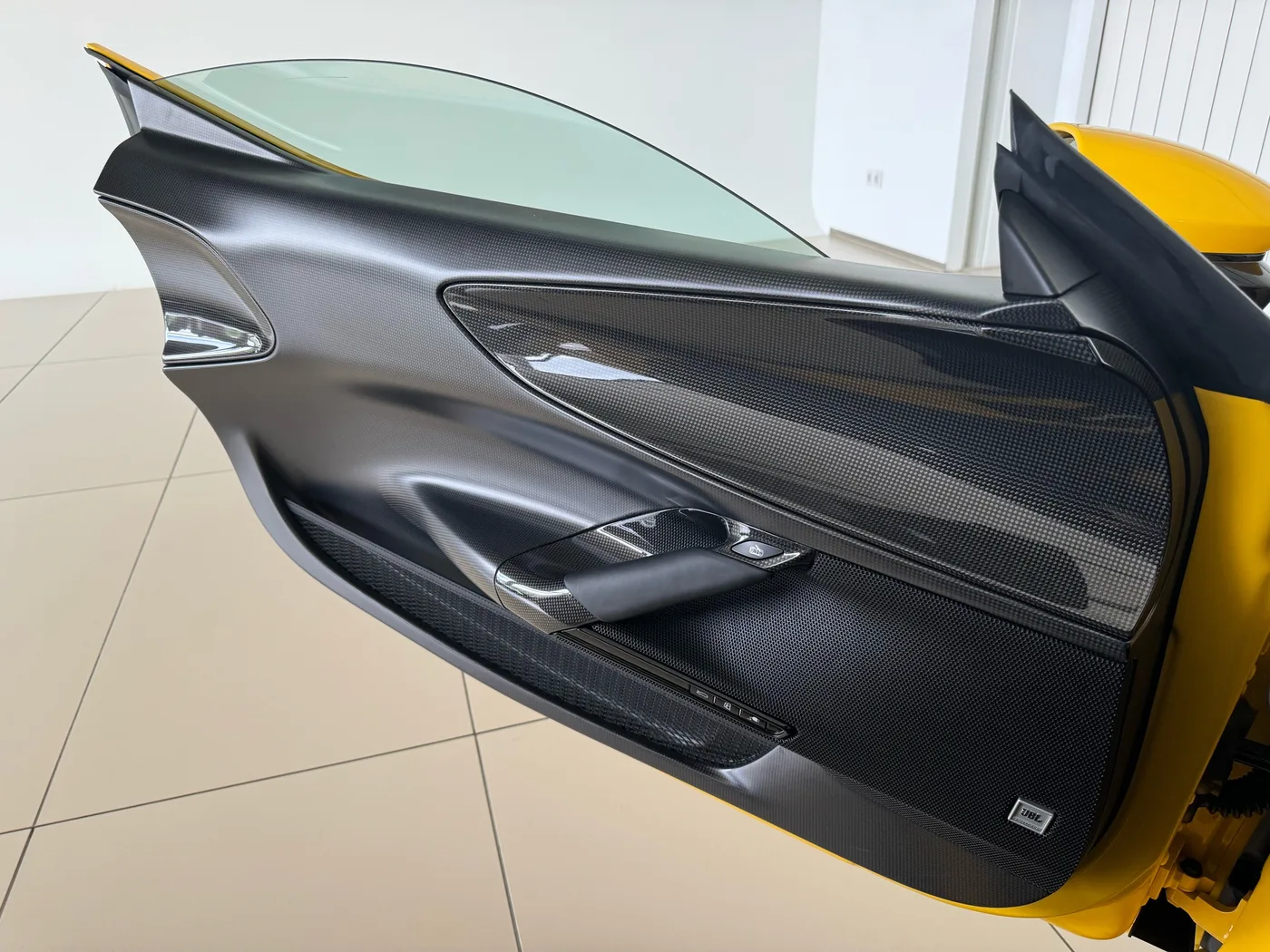 2022 Ferrari SF90 Stradale angeboten von einem Fachhändler in Frankfurt am Main, Deutschland, Foto 14 von 15