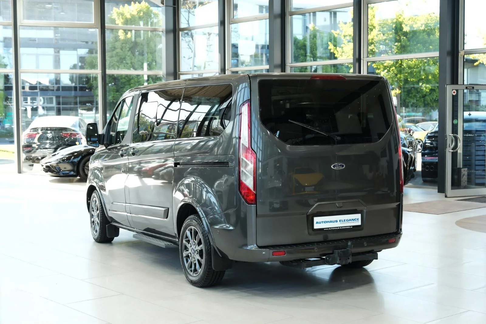 2022 Ford Tourneo Custom Titanium X, 8/20