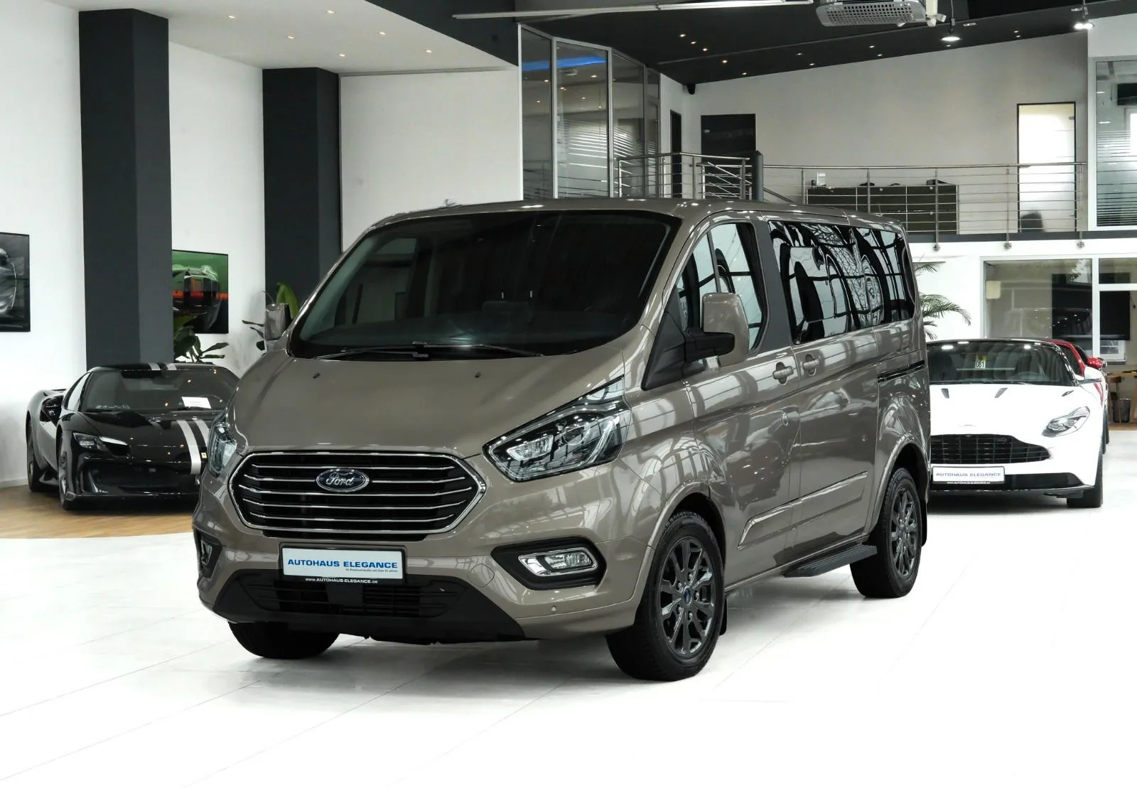 2022 Ford Tourneo Custom Titanium X angeboten von einem Fachhändler in Köln, Deutschland, Hauptfoto