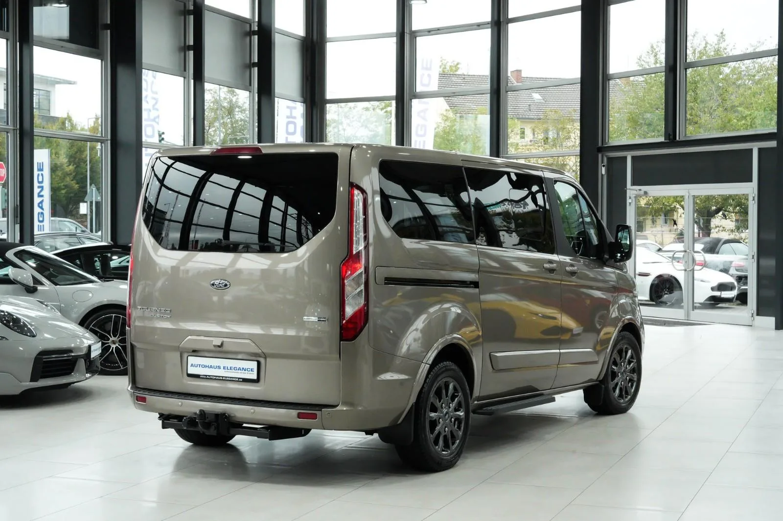 2022 Ford Tourneo Custom Titanium X, 2/25