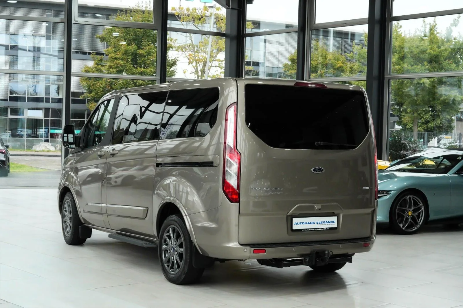 2022 Ford Tourneo Custom Titanium X, 3/25