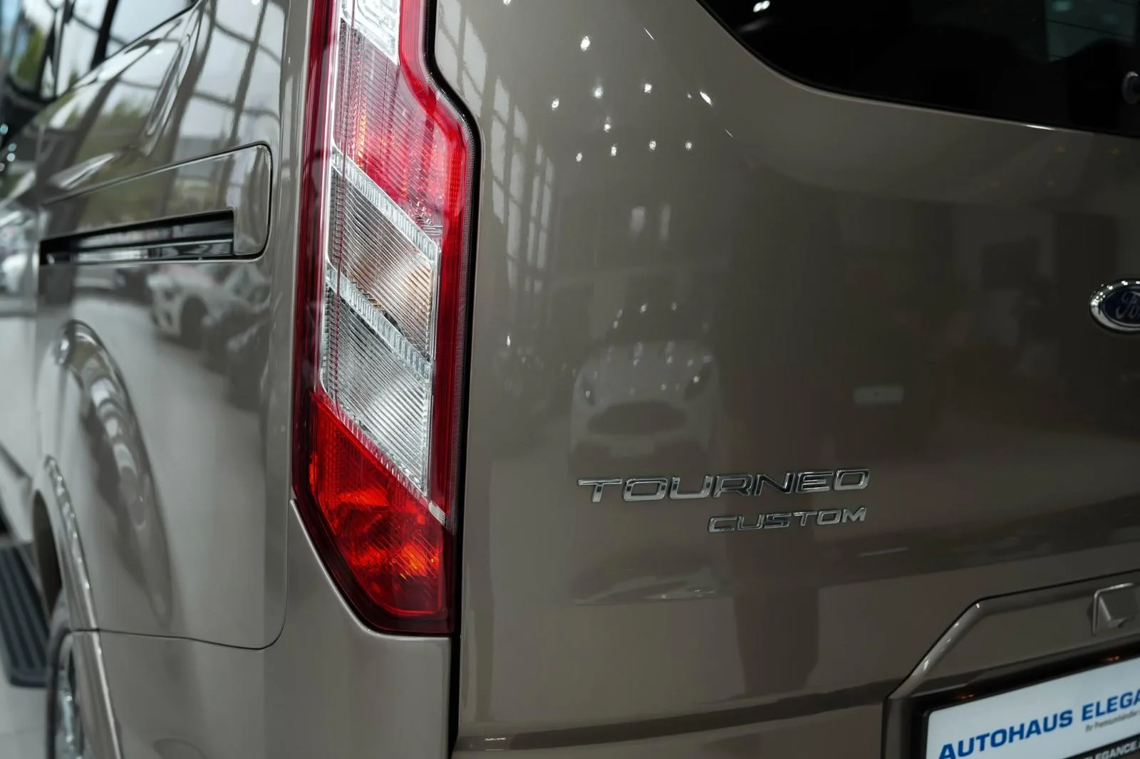 2022 Ford Tourneo Custom Titanium X, 8/25