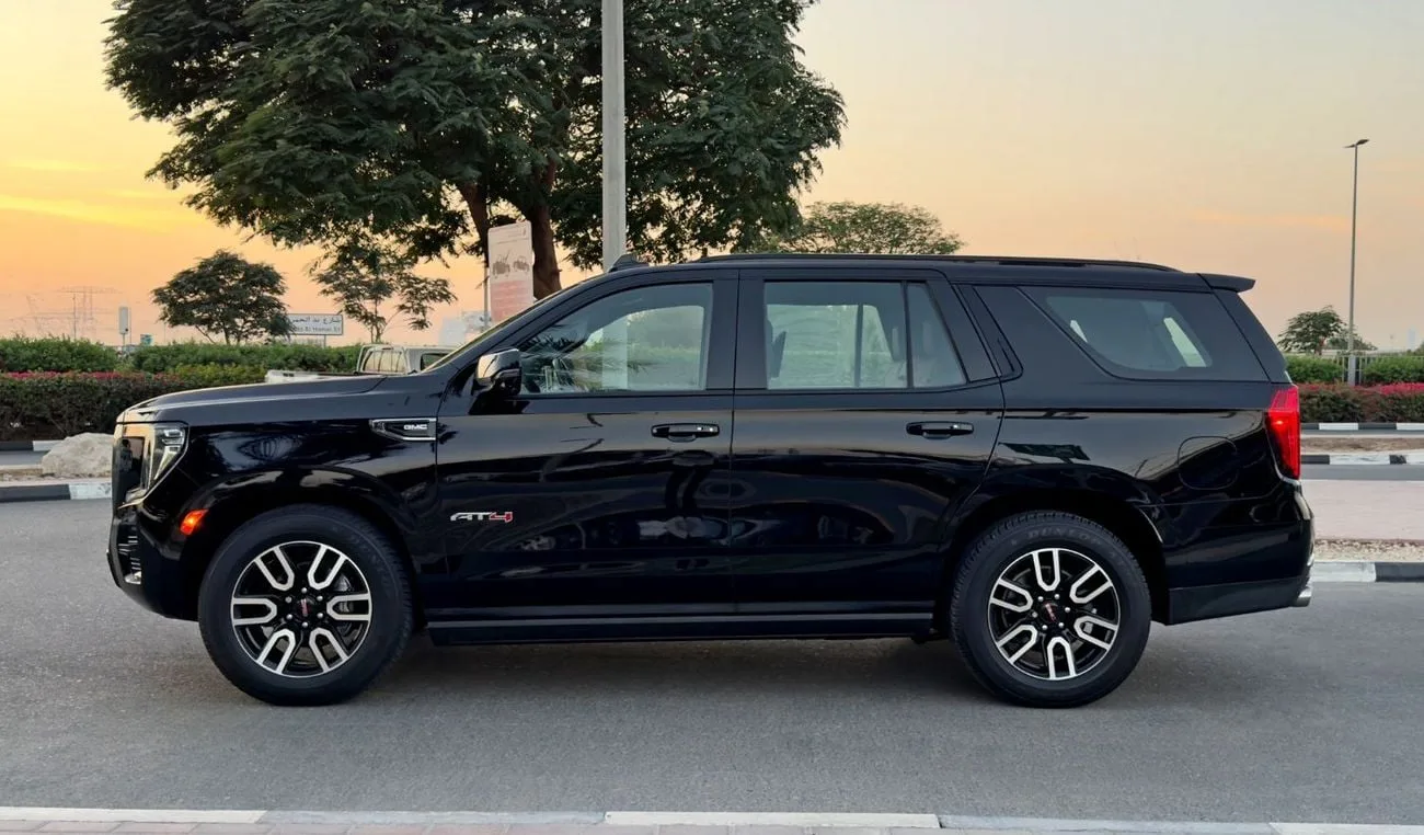 2022 GMC Yukon AT4 angeboten von einem Fachhändler in Dubai, Vereinigte Arabische Emirate, Foto 4 von 14