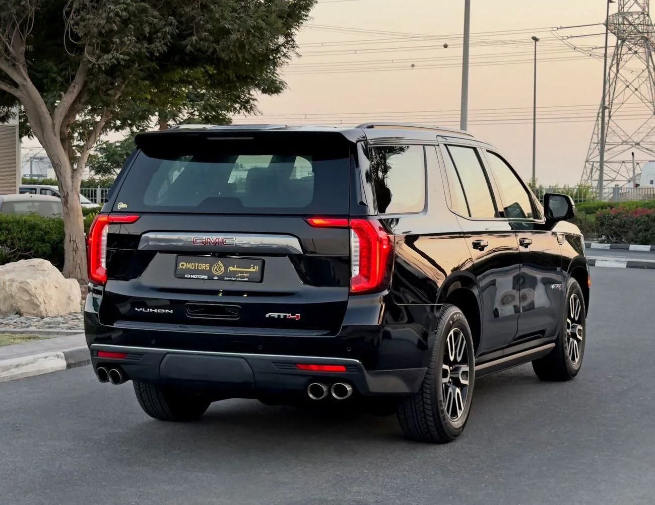 2022 GMC Yukon AT4 angeboten von einem Fachhändler in Dubai, Vereinigte Arabische Emirate, Foto 6 von 14