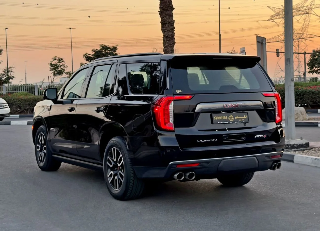 2022 GMC Yukon AT4 angeboten von einem Fachhändler in Dubai, Vereinigte Arabische Emirate, Foto 7 von 14