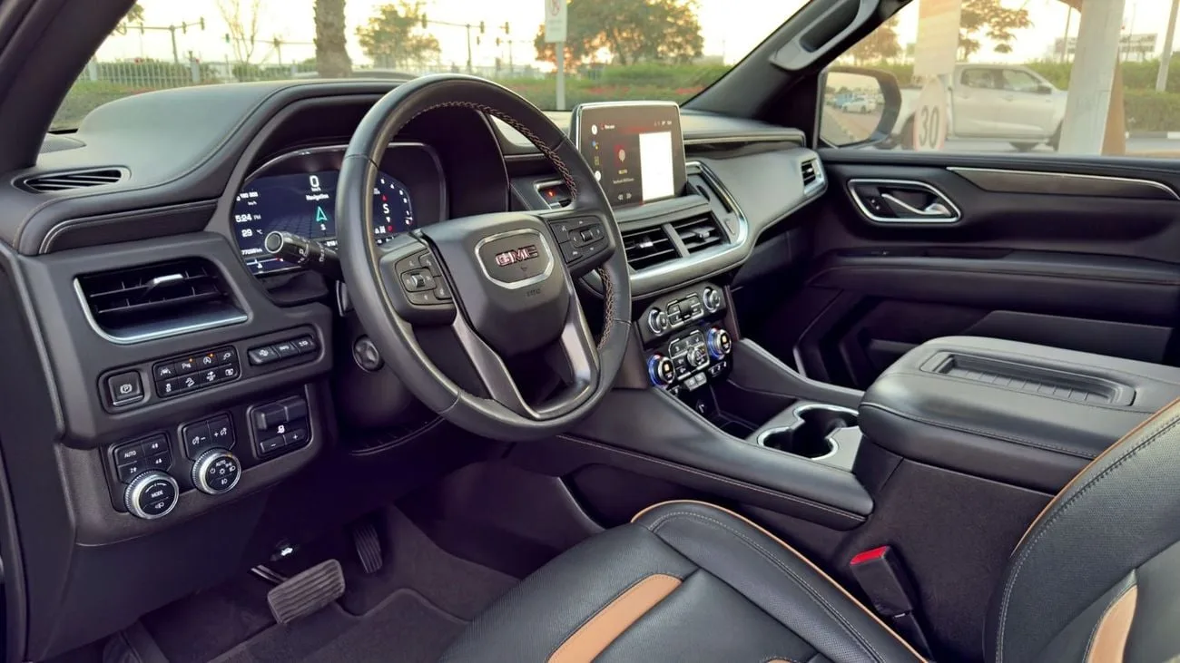 2022 GMC Yukon AT4 angeboten von einem Fachhändler in Dubai, Vereinigte Arabische Emirate, Foto 8 von 14