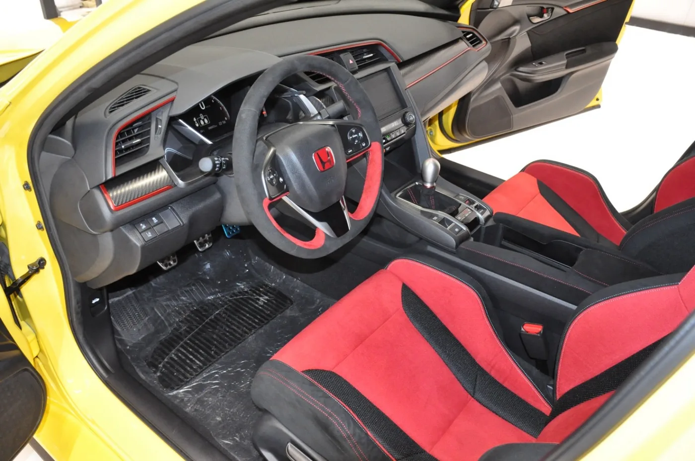 2022 Honda Civic Type R angeboten von einem Oldtimerhändler in Alkmaar, Niederlande, Foto 2 von 15