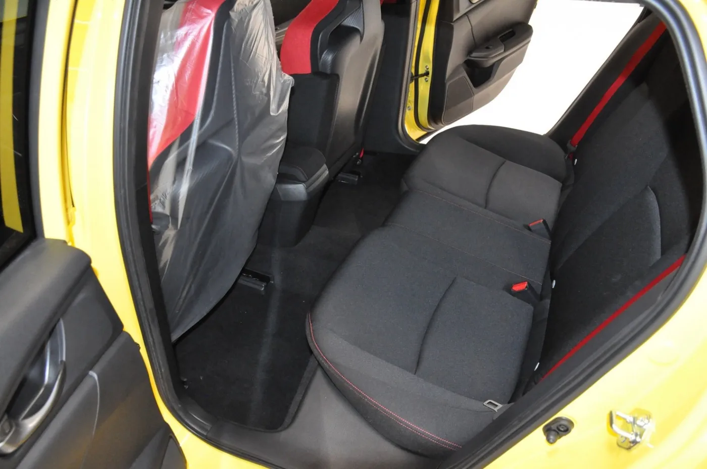 2022 Honda Civic Type R angeboten von einem Oldtimerhändler in Alkmaar, Niederlande, Foto 12 von 15