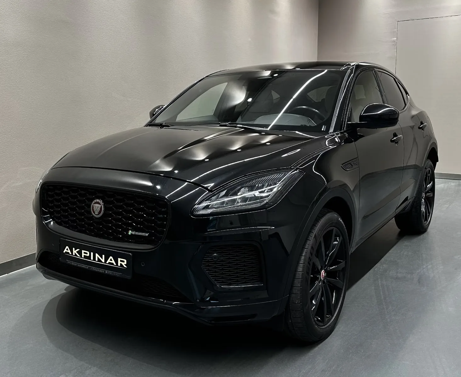 2022 Jaguar E-Pace P300e R-Dynamic S angeboten von einem Fachhändler in Holzgerlingen, Deutschland, Hauptfoto