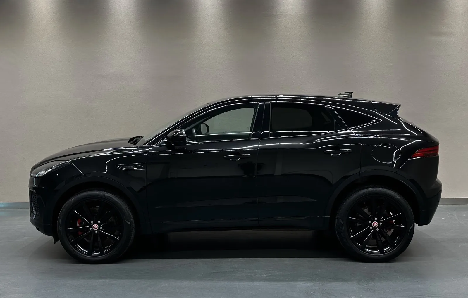 2022 Jaguar E-Pace P300e R-Dynamic S, 4/25