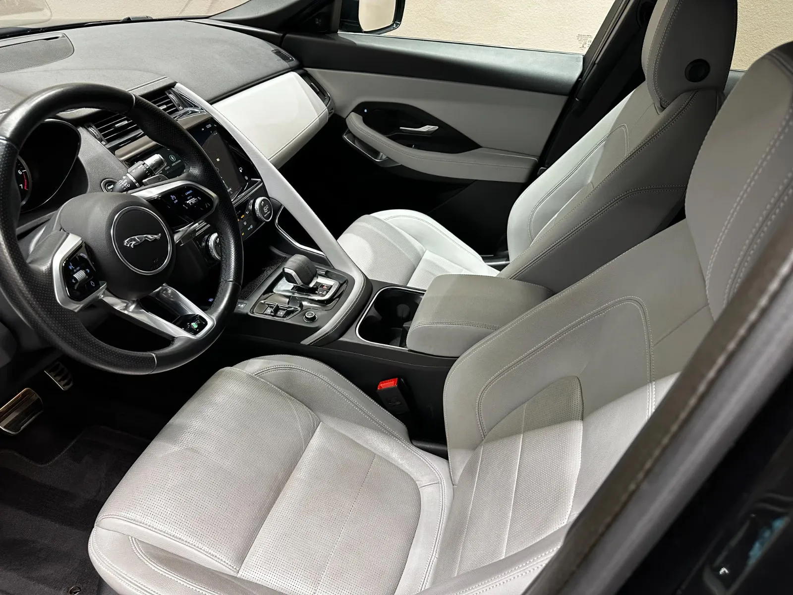 2022 Jaguar E-Pace P300e R-Dynamic S, 9/25