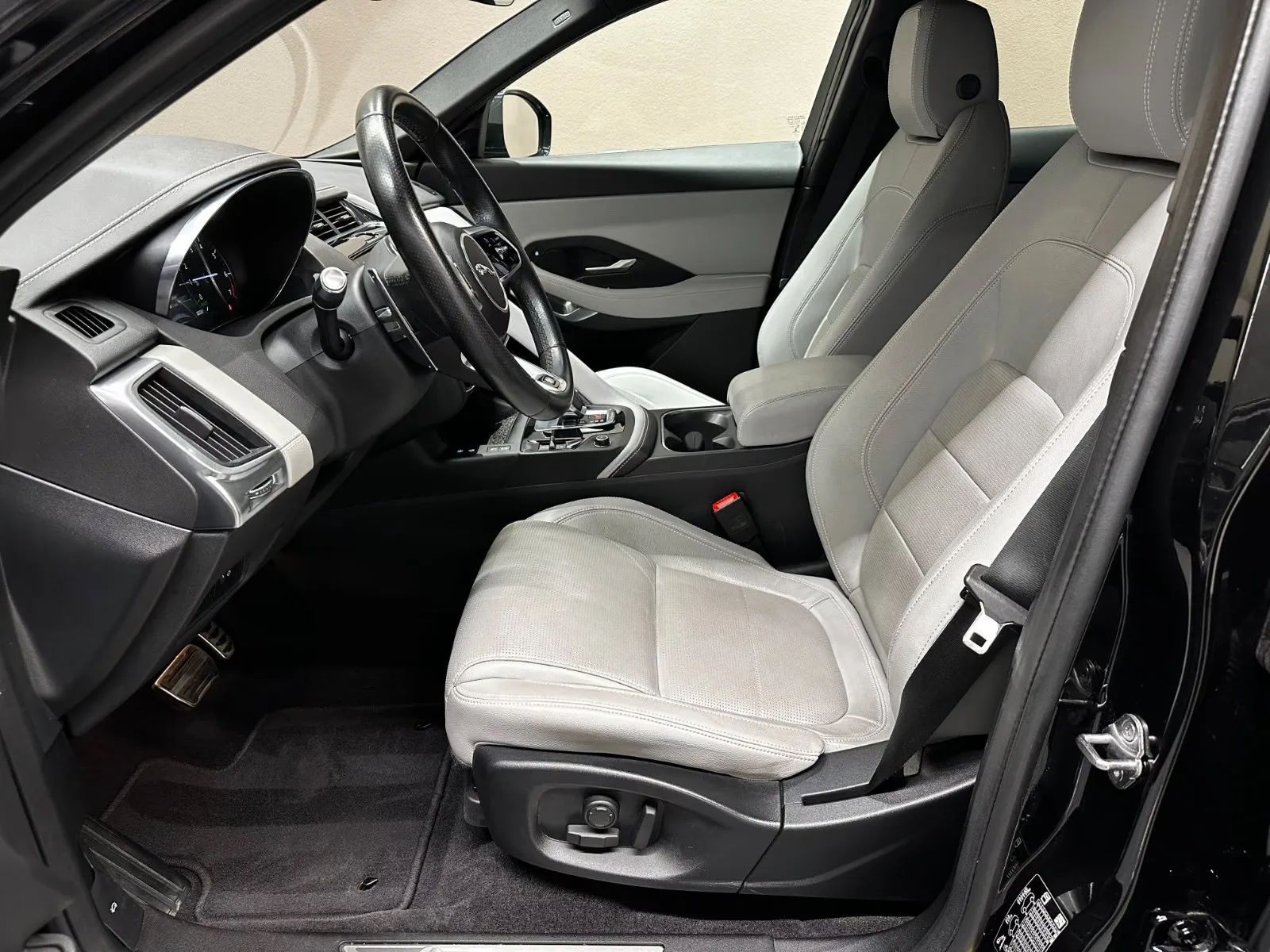 2022 Jaguar E-Pace P300e R-Dynamic S, 10/25