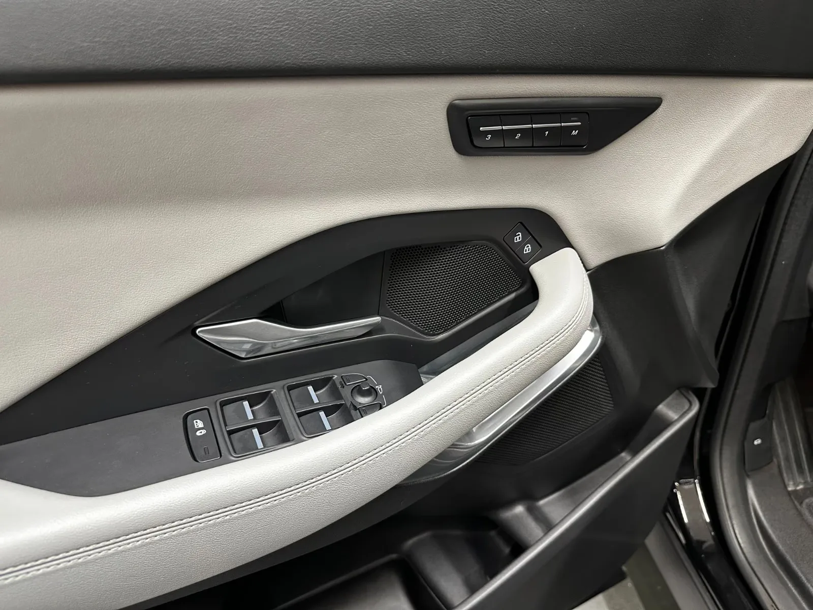 2022 Jaguar E-Pace P300e R-Dynamic S, 11/25