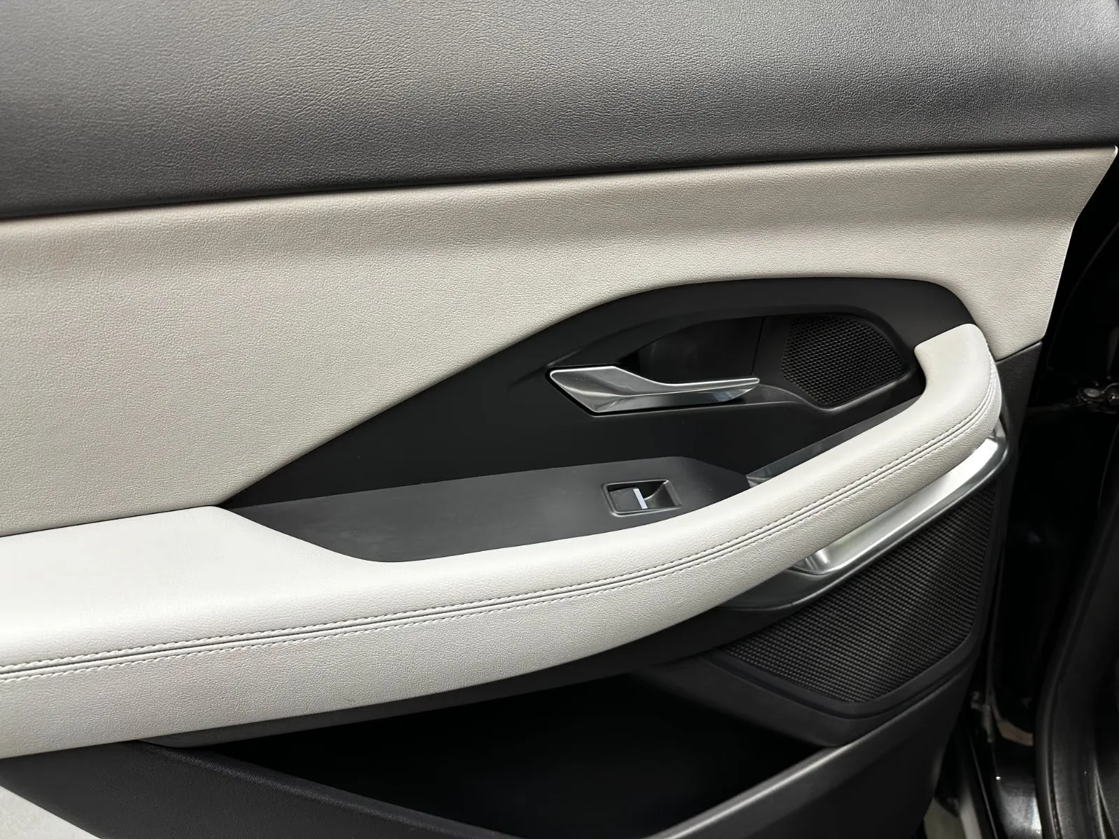 2022 Jaguar E-Pace P300e R-Dynamic S, 14/25