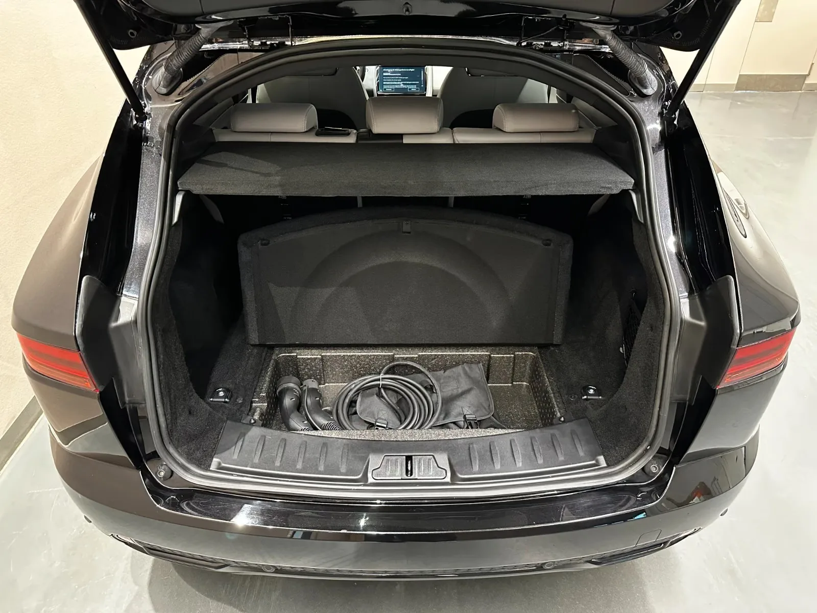 2022 Jaguar E-Pace P300e R-Dynamic S, 15/25