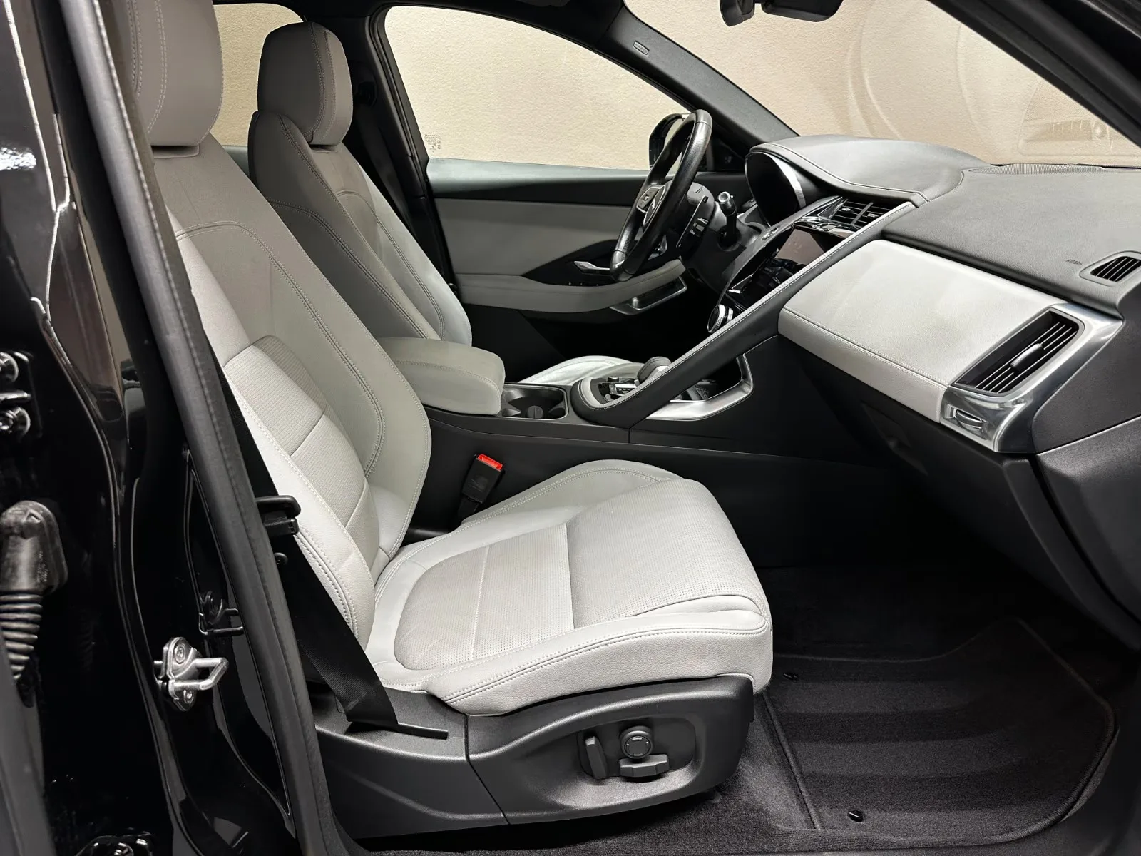 2022 Jaguar E-Pace P300e R-Dynamic S, 21/25