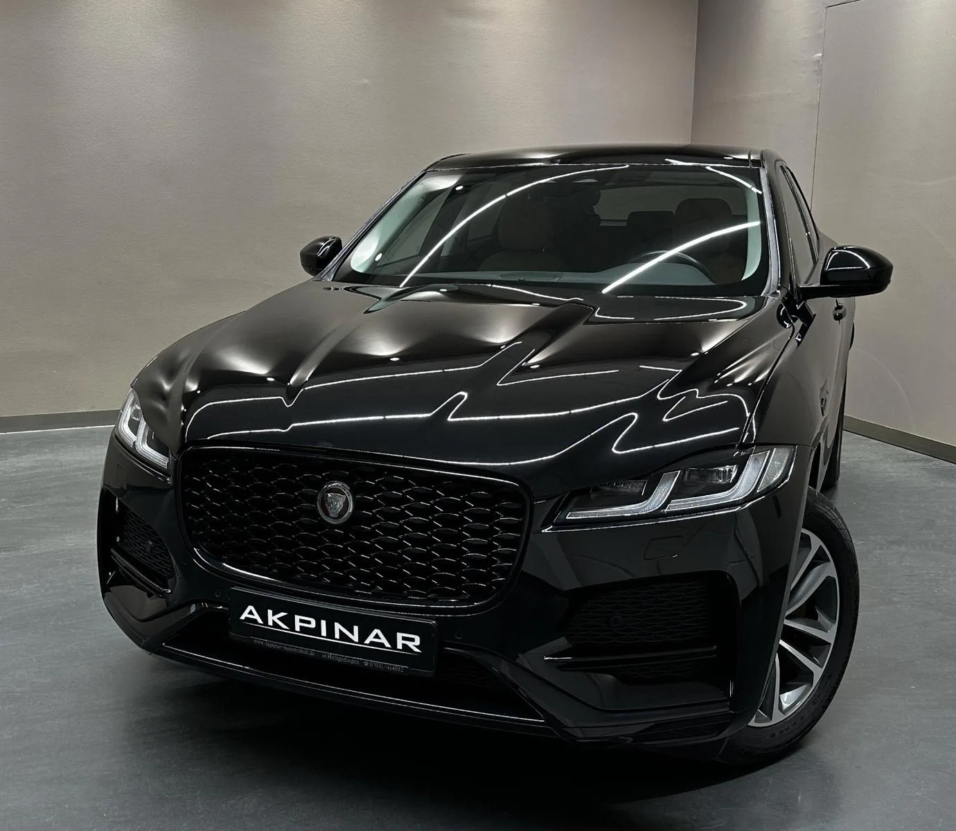 2022 Jaguar F-Pace P400e S, 2/25