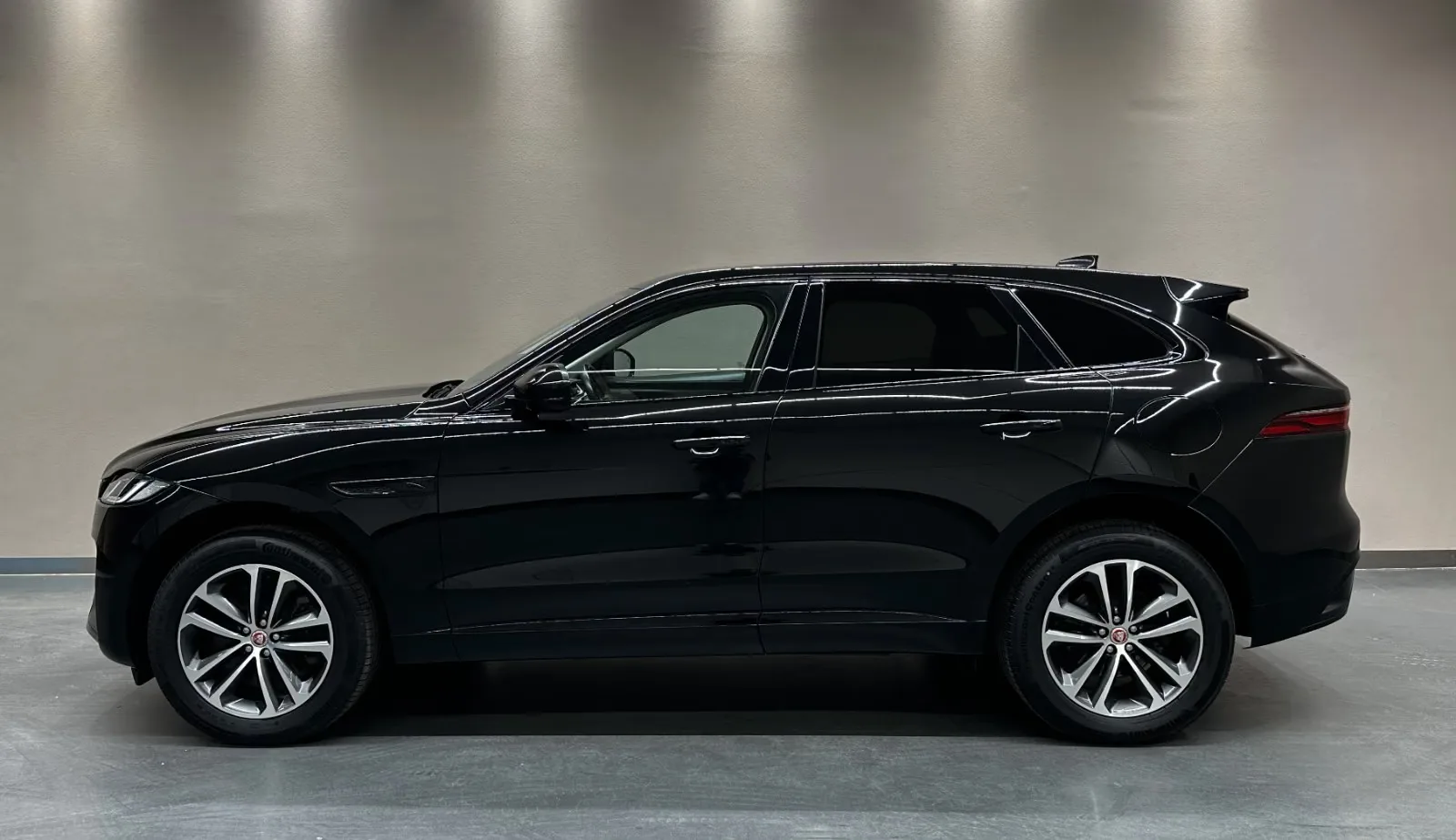 2022 Jaguar F-Pace P400e S, 4/25