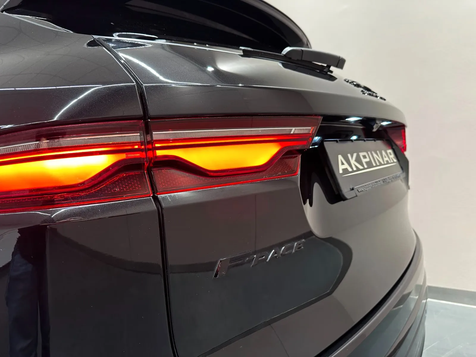 2022 Jaguar F-Pace P400e S, 5/25