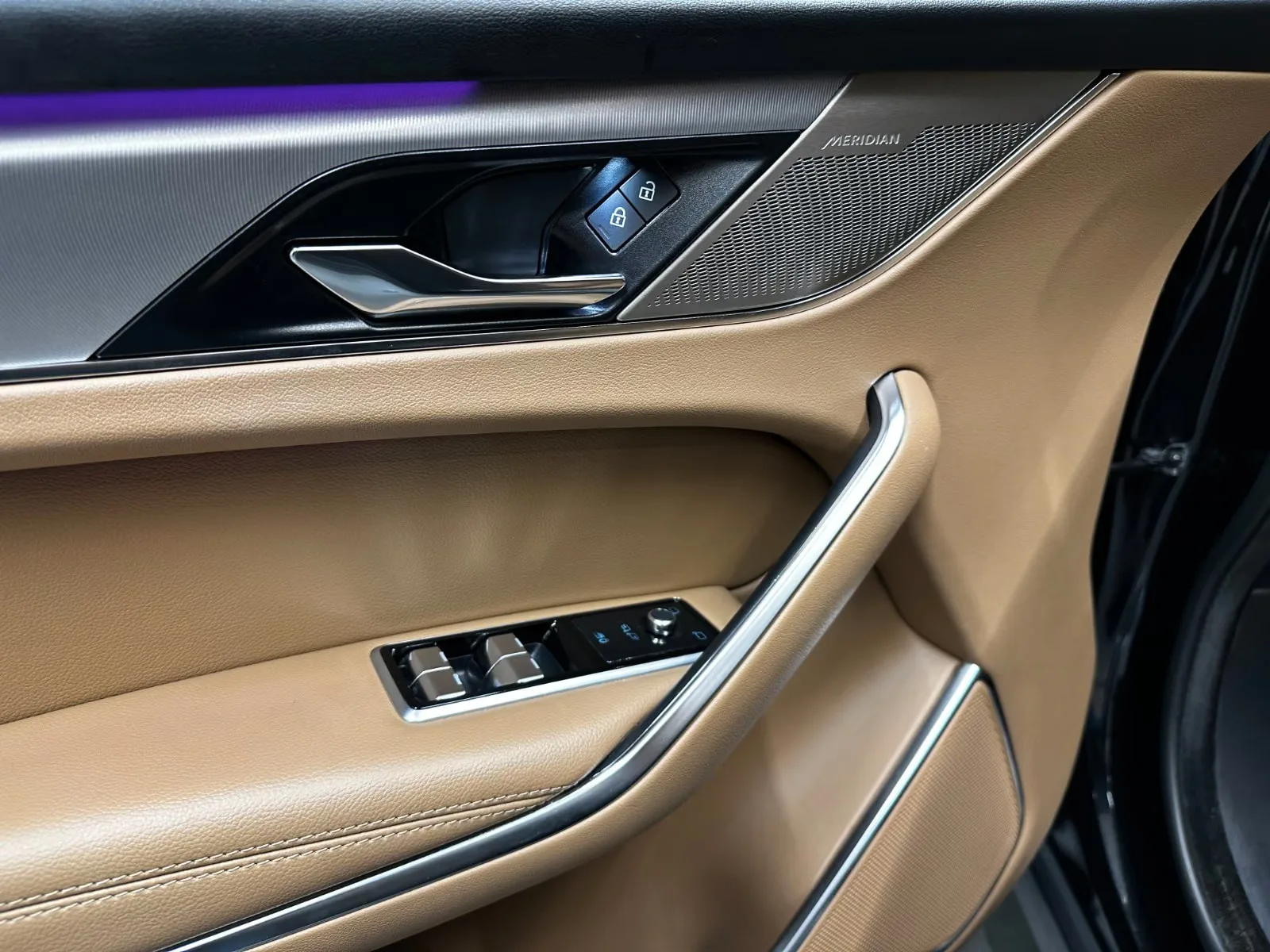 2022 Jaguar F-Pace P400e S, 11/25