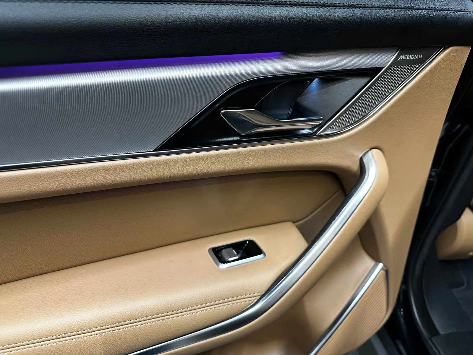 2022 Jaguar F-Pace P400e S, 14/25