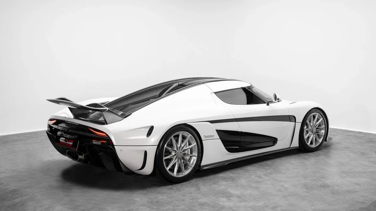 2022 Koenigsegg Regera proposée par un concessionnaire spécialisé à Dubai, Émirats arabes unis, photo 3 sur 25