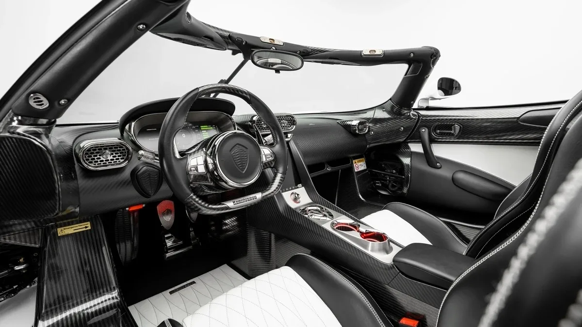 2022 Koenigsegg Regera proposée par un concessionnaire spécialisé à Dubai, Émirats arabes unis, photo 9 sur 25