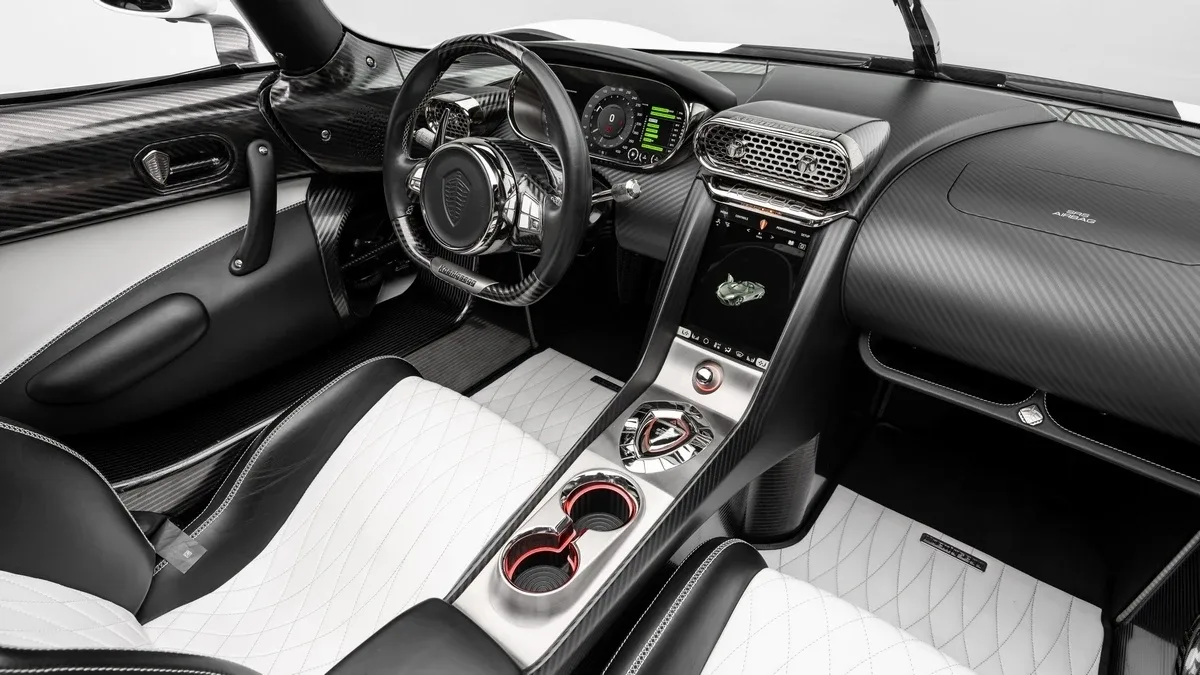 2022 Koenigsegg Regera proposée par un concessionnaire spécialisé à Dubai, Émirats arabes unis, photo 12 sur 25