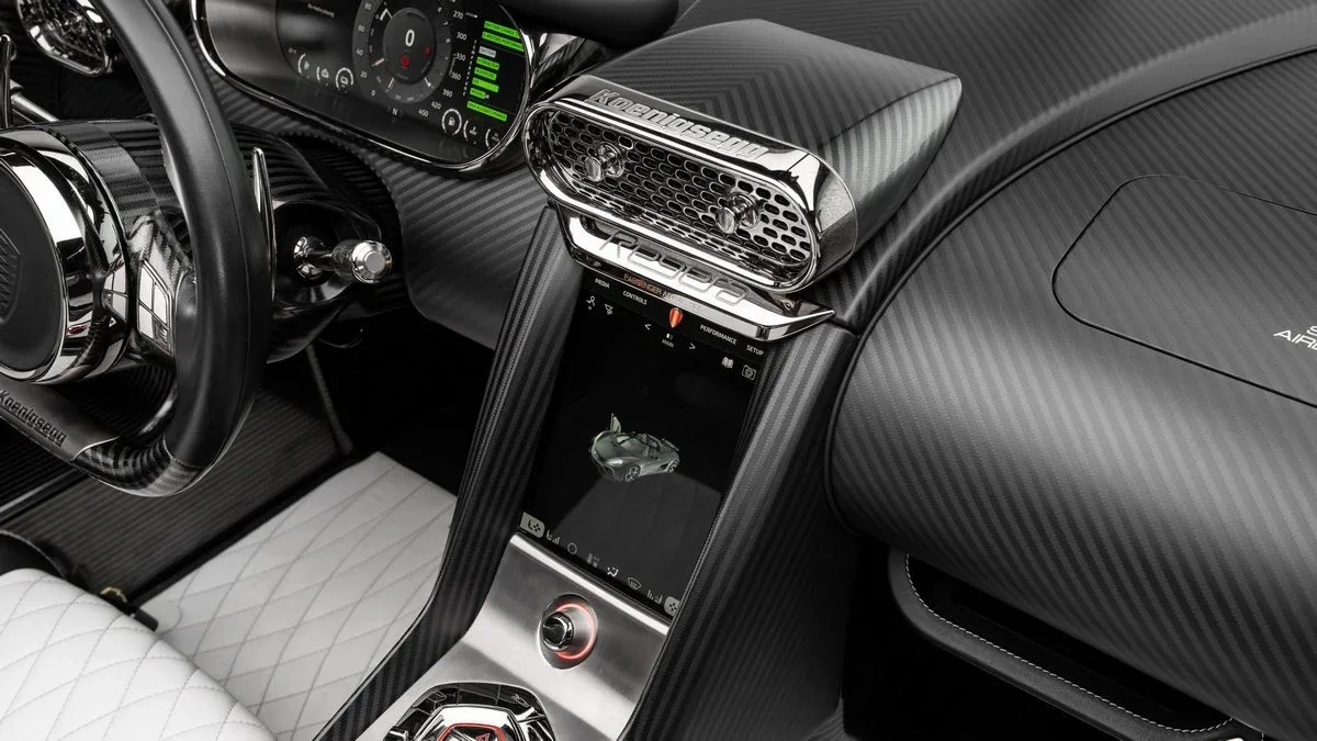 2022 Koenigsegg Regera proposée par un concessionnaire spécialisé à Dubai, Émirats arabes unis, photo 13 sur 25