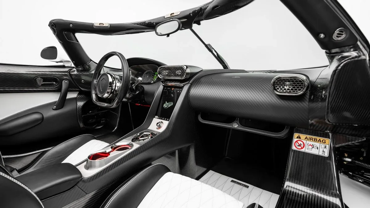 2022 Koenigsegg Regera proposée par un concessionnaire spécialisé à Dubai, Émirats arabes unis, photo 15 sur 25