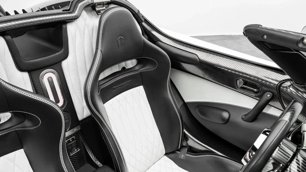 2022 Koenigsegg Regera proposée par un concessionnaire spécialisé à Dubai, Émirats arabes unis, photo 18 sur 25