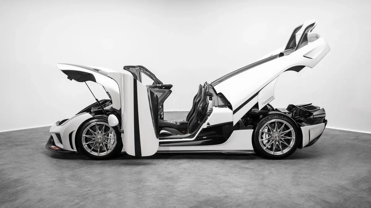 2022 Koenigsegg Regera proposée par un concessionnaire spécialisé à Dubai, Émirats arabes unis, photo 23 sur 25