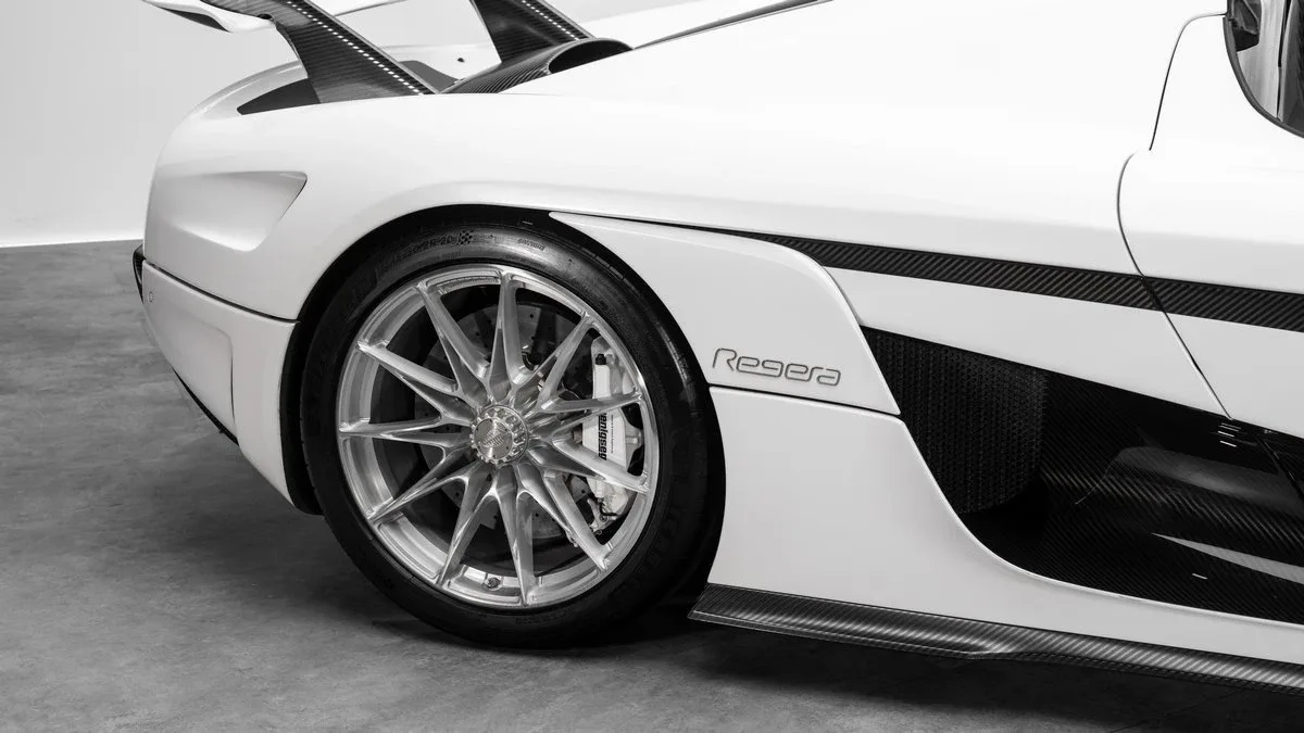 2022 Koenigsegg Regera proposée par un concessionnaire spécialisé à Dubai, Émirats arabes unis, photo 25 sur 25