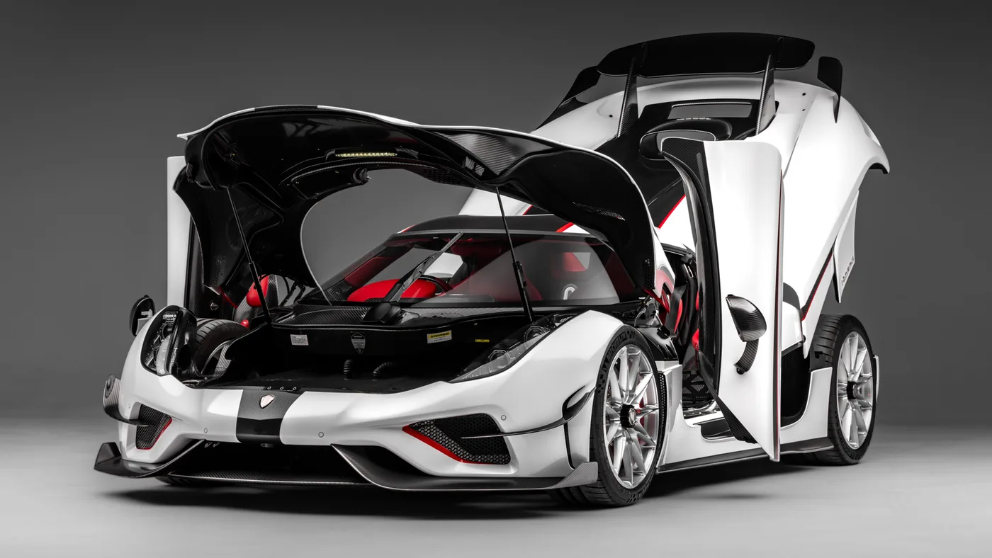 2022 Koenigsegg Regera offered by a specialist dealer in Sunningdale, United Kingdom, photo 8 of 10
