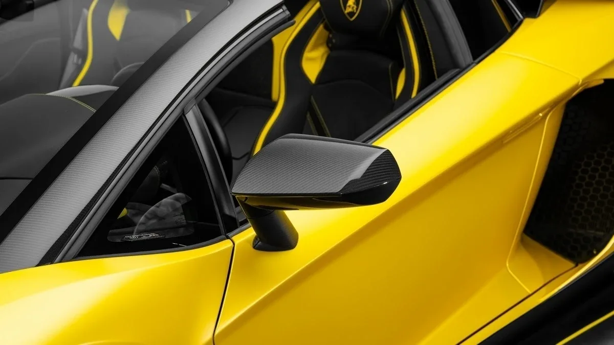 2022 Lamborghini Aventador Ultimae Roadster LP 780-4 offered by a specialist dealer in Dubai, United Arab Emirates, photo 8 of 25