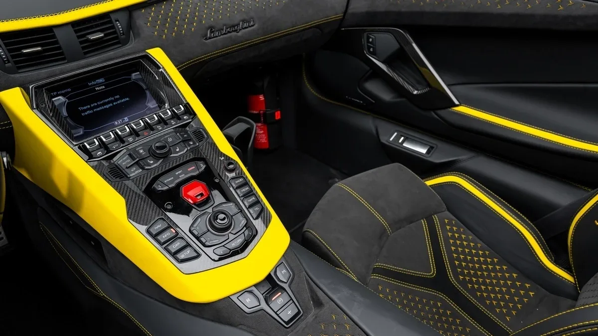 2022 Lamborghini Aventador Ultimae Roadster LP 780-4 offered by a specialist dealer in Dubai, United Arab Emirates, photo 14 of 25
