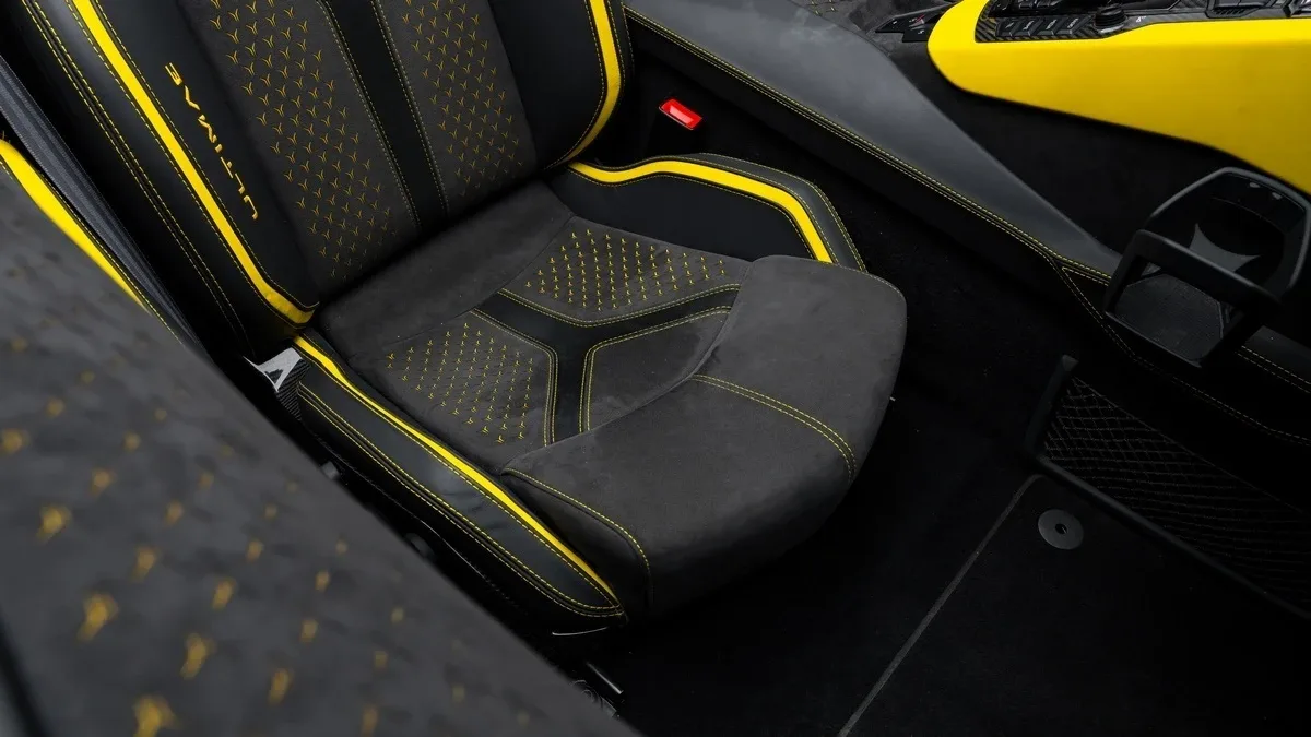 2022 Lamborghini Aventador Ultimae Roadster LP 780-4 offered by a specialist dealer in Dubai, United Arab Emirates, photo 22 of 25