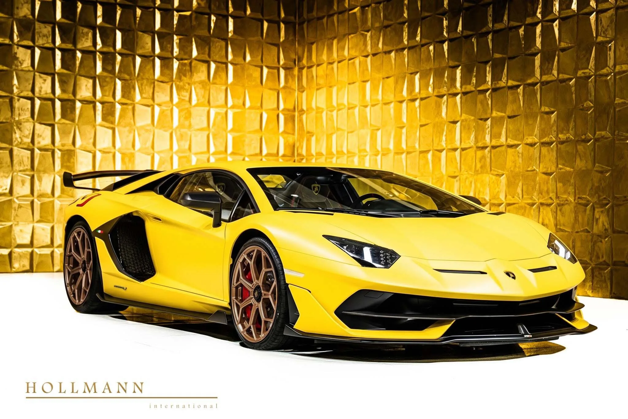 2022 Lamborghini Aventador SVJ proposée par un concessionnaire spécialisé à Stuhr, Allemagne, photo principale