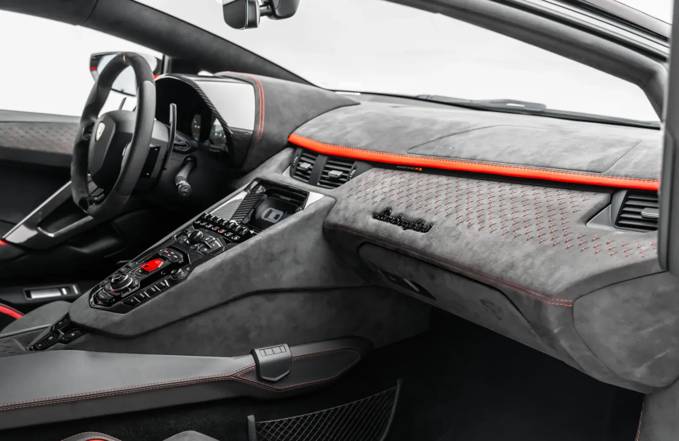 2022 Lamborghini Aventador Ultimae proposée par un concessionnaire spécialisé à Dubai, Émirats arabes unis, photo 8 sur 10