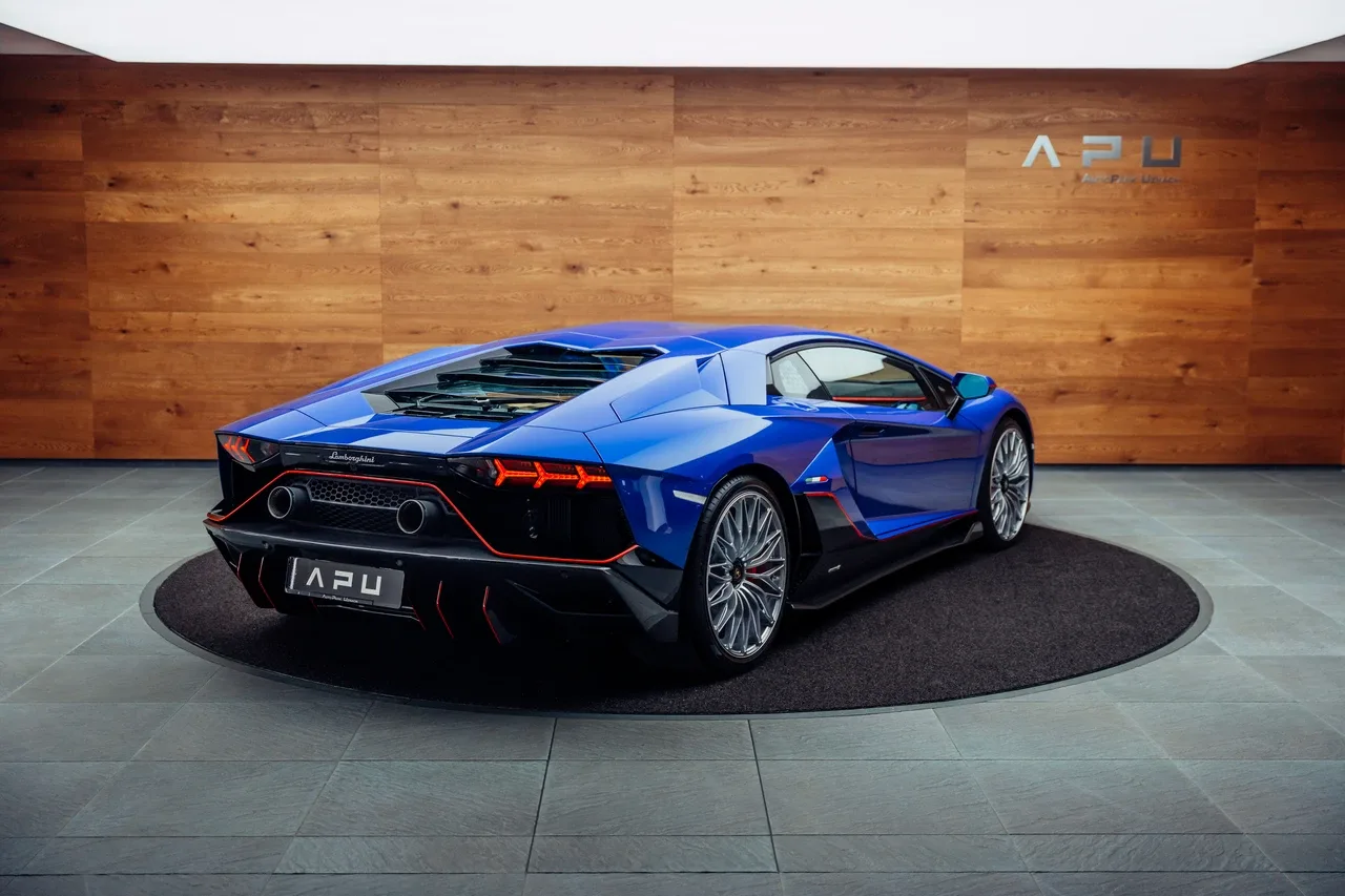2022 Lamborghini Aventador Ultimae proposée par un concessionnaire spécialisé à Uznach, Suisse, photo principale