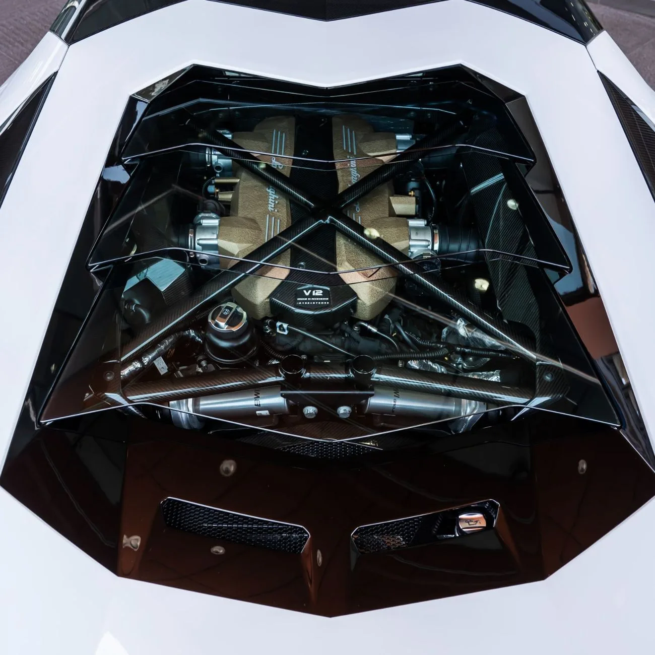2022 Lamborghini Aventador Ultimae offered by a specialist dealer in Dubai, United Arab Emirates, photo 2 of 10