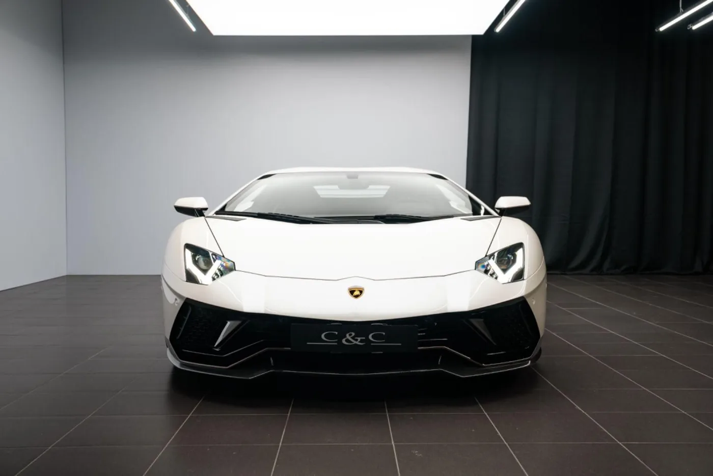 2022 Lamborghini Aventador Ultimae offered by a specialist dealer in Putzbrunn, Germany, photo 3 of 15