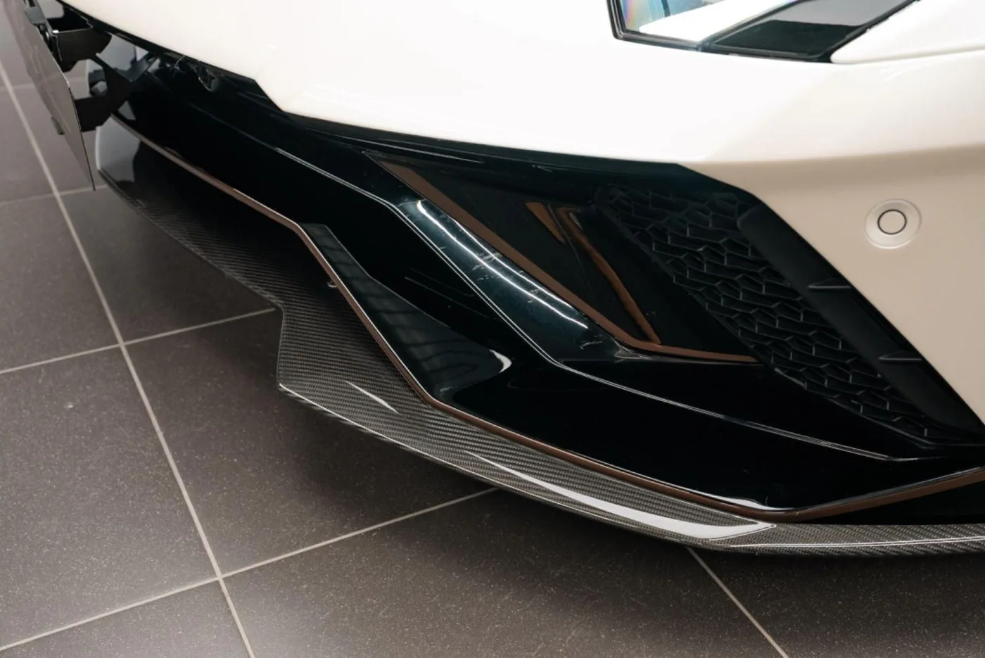 2022 Lamborghini Aventador Ultimae offered by a specialist dealer in Putzbrunn, Germany, photo 6 of 15