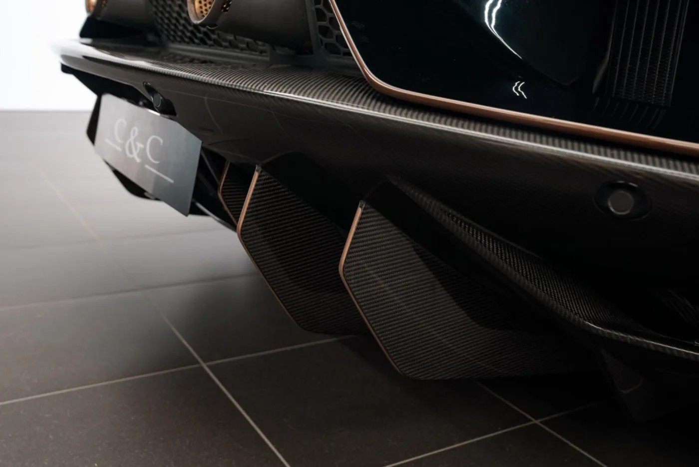 2022 Lamborghini Aventador Ultimae offered by a specialist dealer in Putzbrunn, Germany, photo 8 of 15