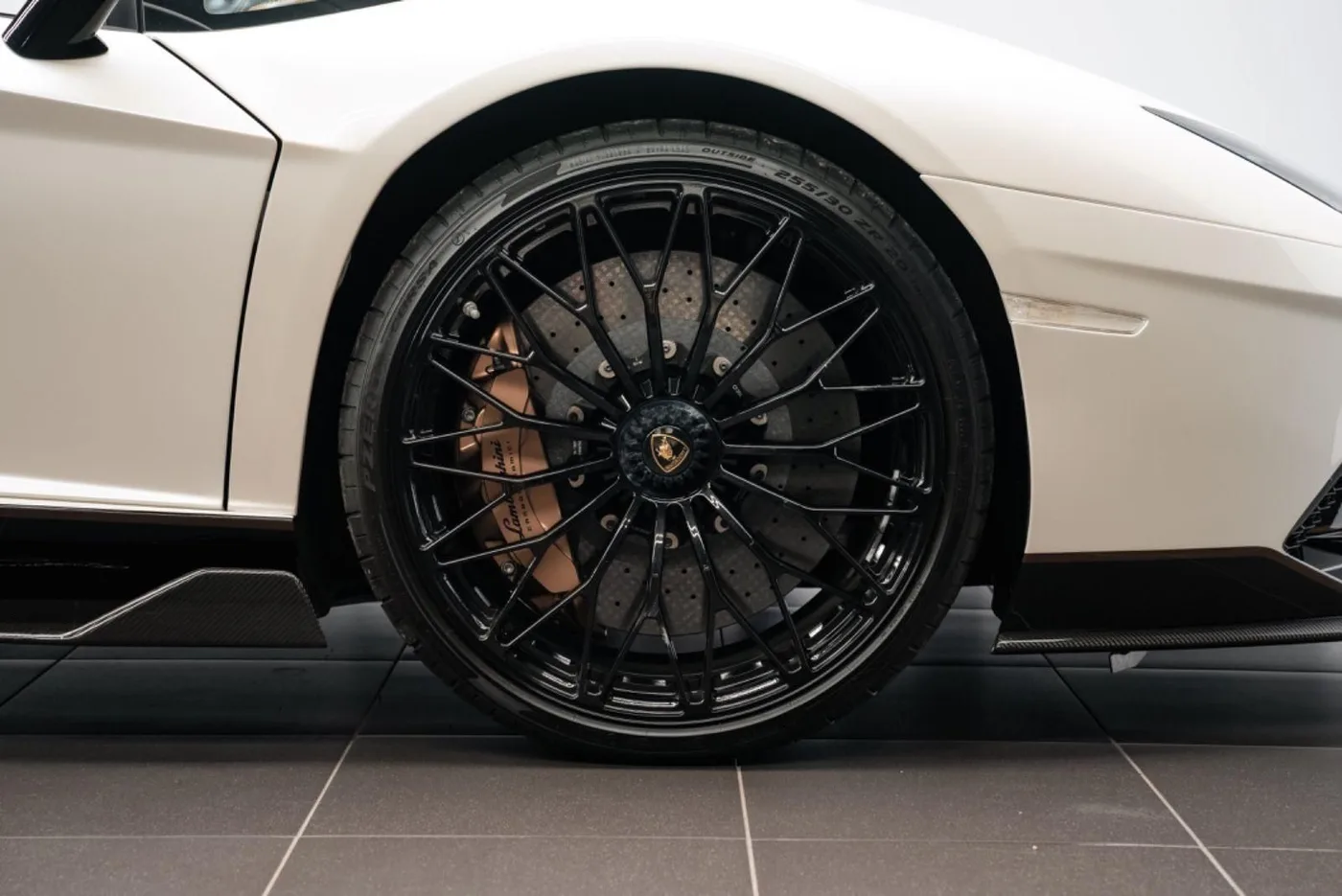 2022 Lamborghini Aventador Ultimae offered by a specialist dealer in Putzbrunn, Germany, photo 9 of 15